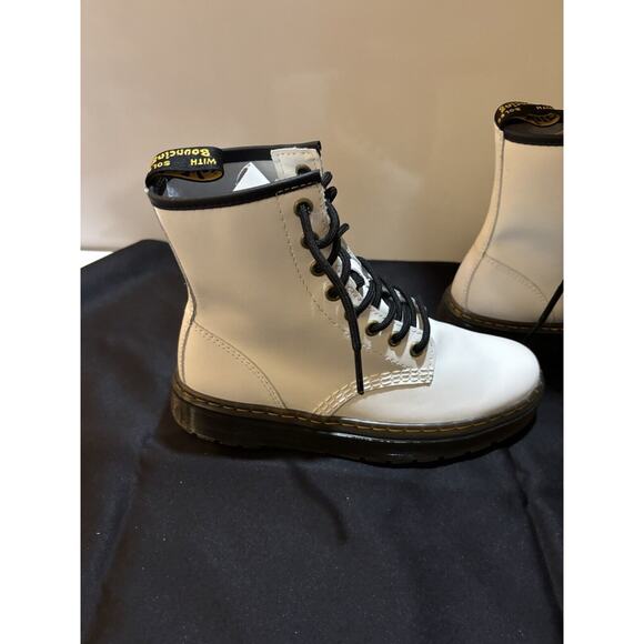 Dr Doc Martens Women’s Size 7 AirWair Zavala White Smooth Leather Combat Boots - Picture 1 of 11